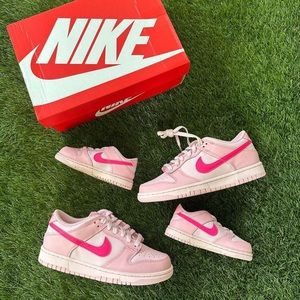 Nike Dunk Triple Pink